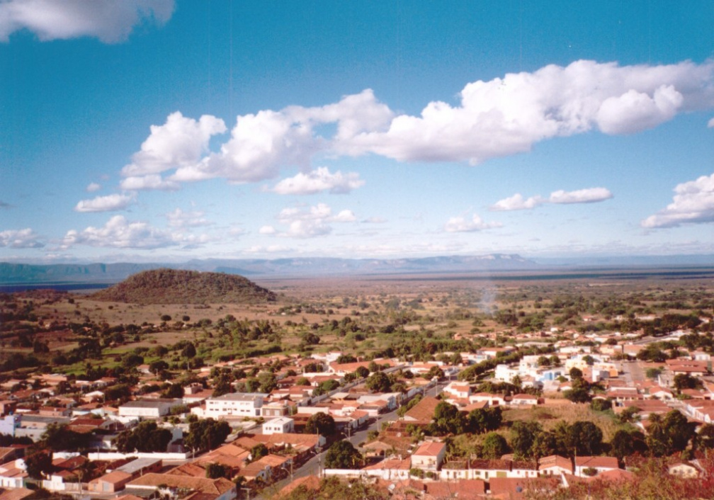Panoramica de la ciudad de Oliveira dos Brejinhos.. al fondo se ve la conocida "Chapada Diamantina"