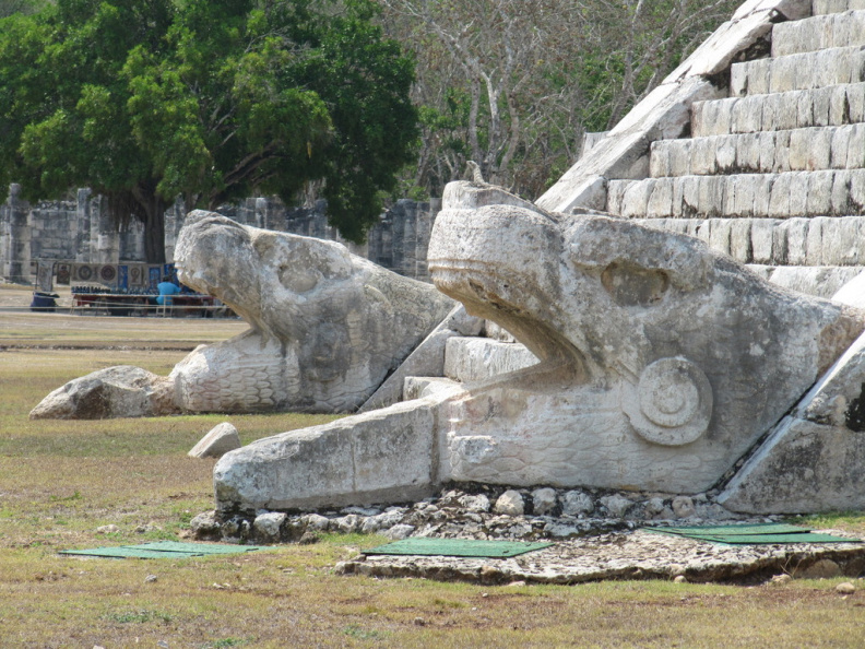 La entrada de la Pirámide Chichén Itzá
