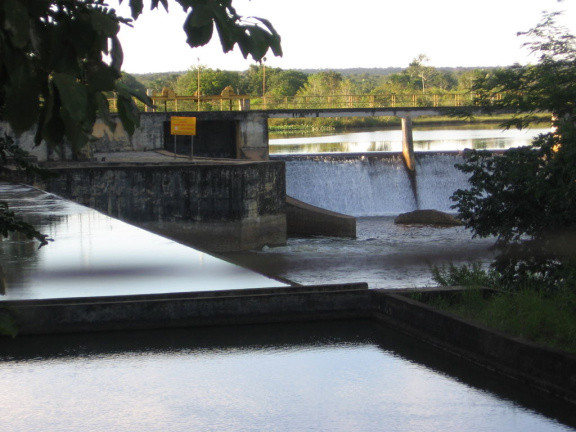Hidroeléctrica por donde pasa el río panderos..