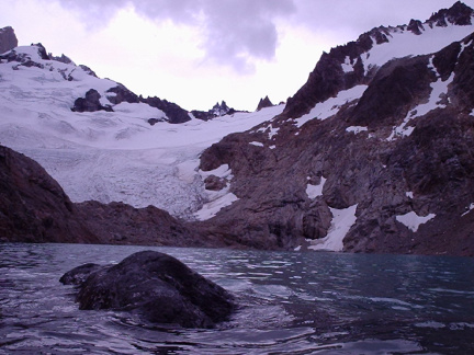 patagonia_argentina_399 (566 visits) aca el lago .. es triste que la camara no capto sus verdaderos colores. patagonia_argentina_399
