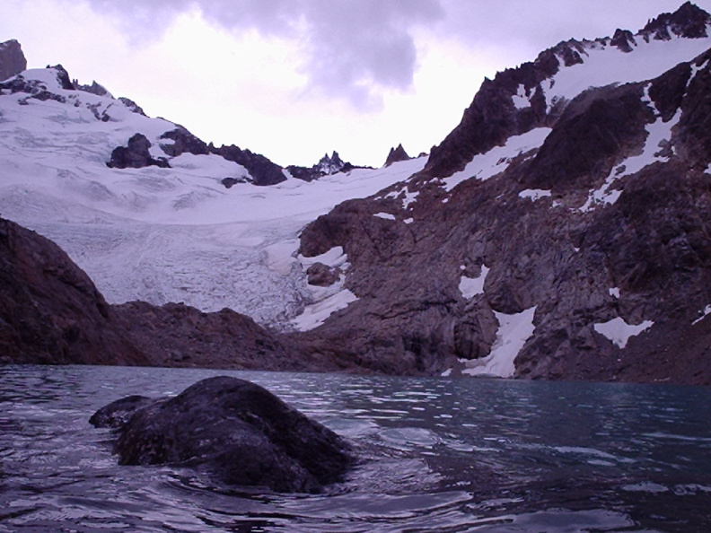 patagonia_argentina_399 (562 visits) aca el lago .. es triste que la camara no capto sus verdaderos colores. patagonia_argentina_399
