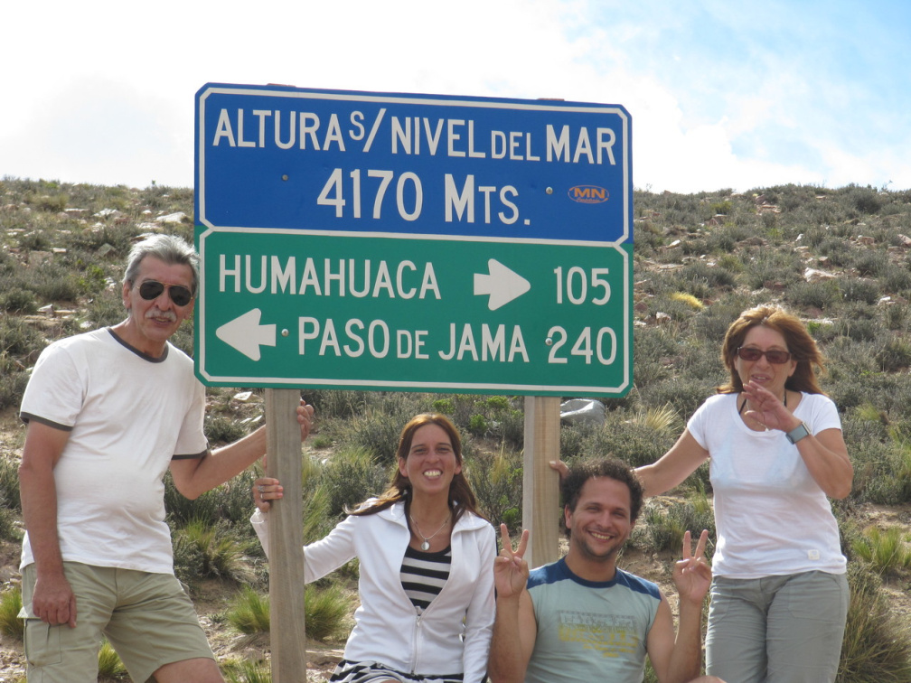 Alejandro, Natalia, VHS y Nelia a 4.000 metros (esta es la misma altura que salte de paracaidas.. heheh)