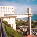 Vista del Elevador Lacerda q une la parte alta y baja de ciudad de Salvador.