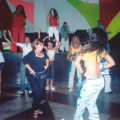 Claudia ensenando la brasilena a bailar !!!  :-D