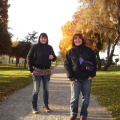 Carolina y Claudia en av. Burnes de Punta Arenas
