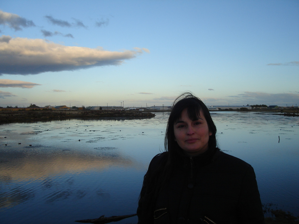 Carolina en el humedal de aves en Tres Puentes - Punta Arenas
