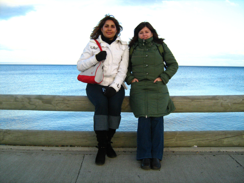 Marcela y Alejandra en el humedal de aves en Tres Puentes - Punta Arenas