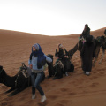 Mucho frio en el amanecer en el desierto de Sahara